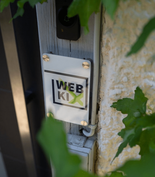 WebkiX Firmenschild am Eingang